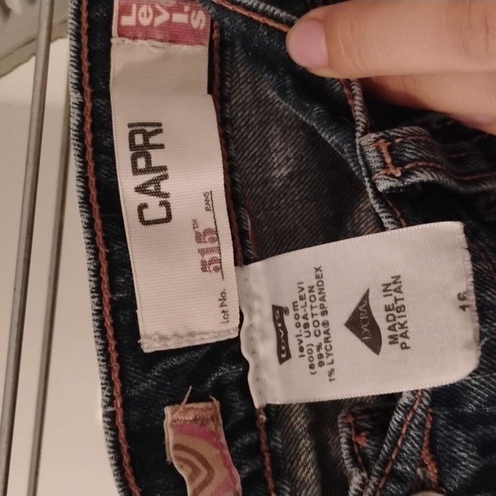 Levi's Women's Capri Blue Jeans - Picture 2 of 2